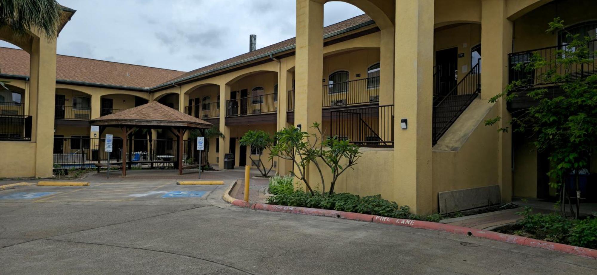 Texas Inn And Suites Rgv Edinburg Exterior photo