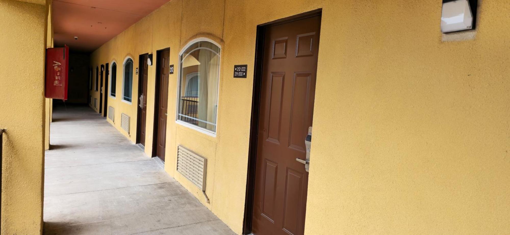 Texas Inn And Suites Rgv Edinburg Exterior photo