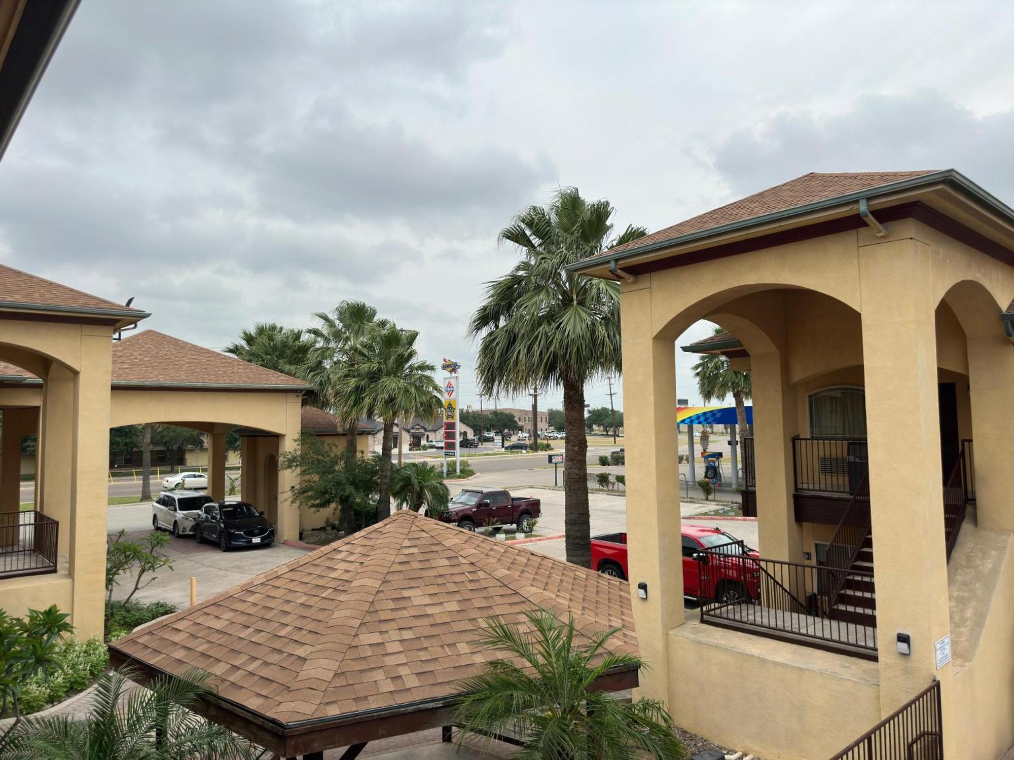 Texas Inn And Suites Rgv Edinburg Exterior photo