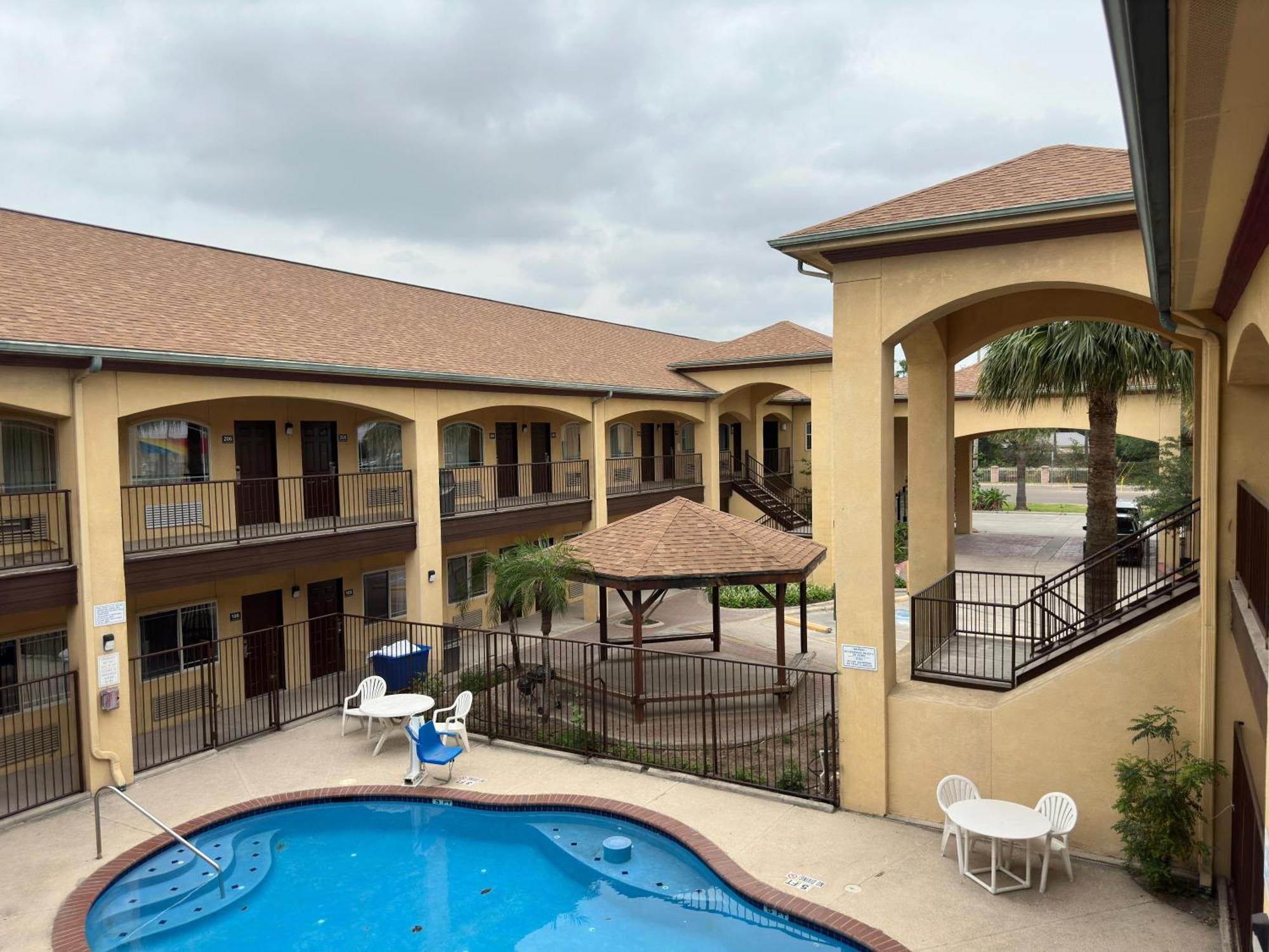 Texas Inn And Suites Rgv Edinburg Exterior photo
