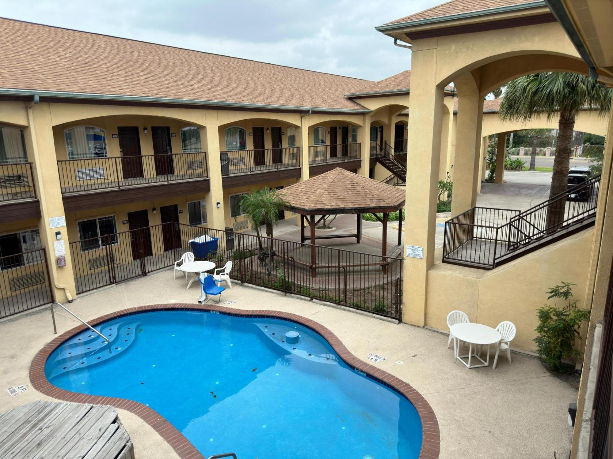 Texas Inn And Suites Rgv Edinburg Exterior photo