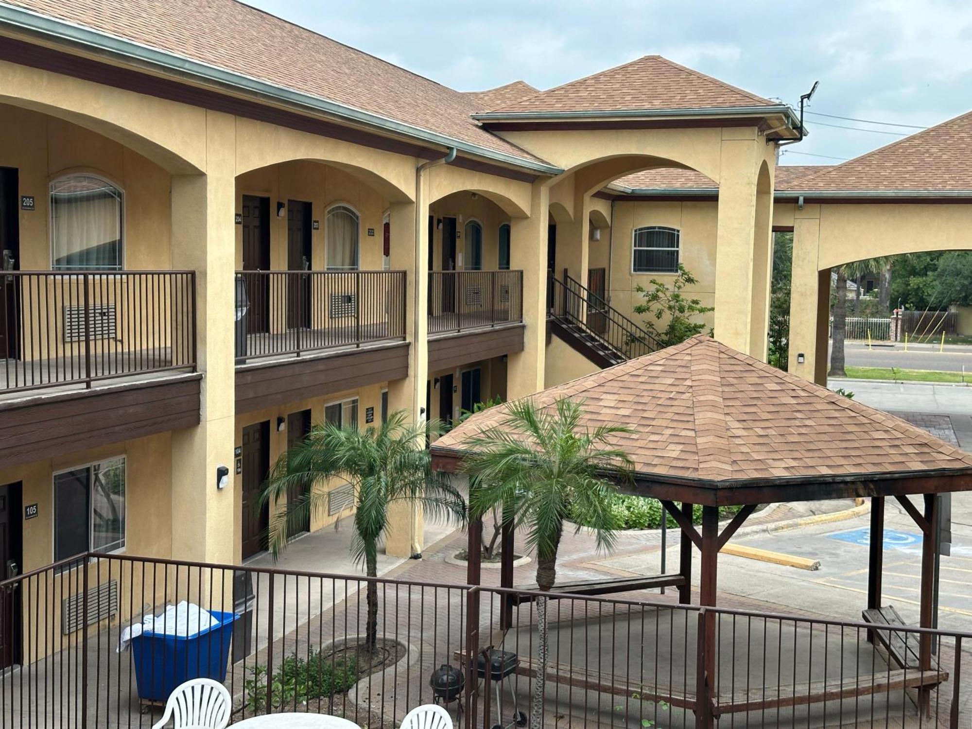 Texas Inn And Suites Rgv Edinburg Exterior photo